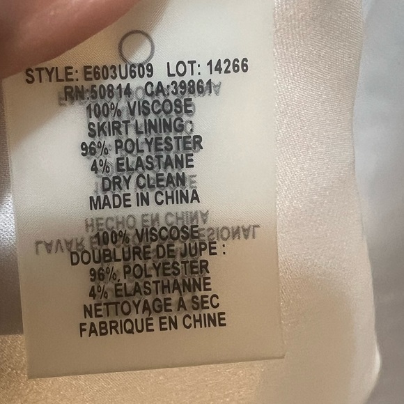 NWT - Ellie Tahari Women’s Floral V-neck Faux Wrap Dress - Picture 5 of 5